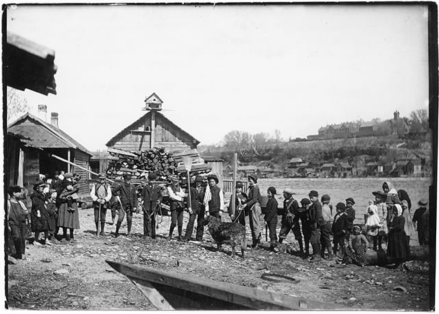 Children in Bohemian Flats, 1890s